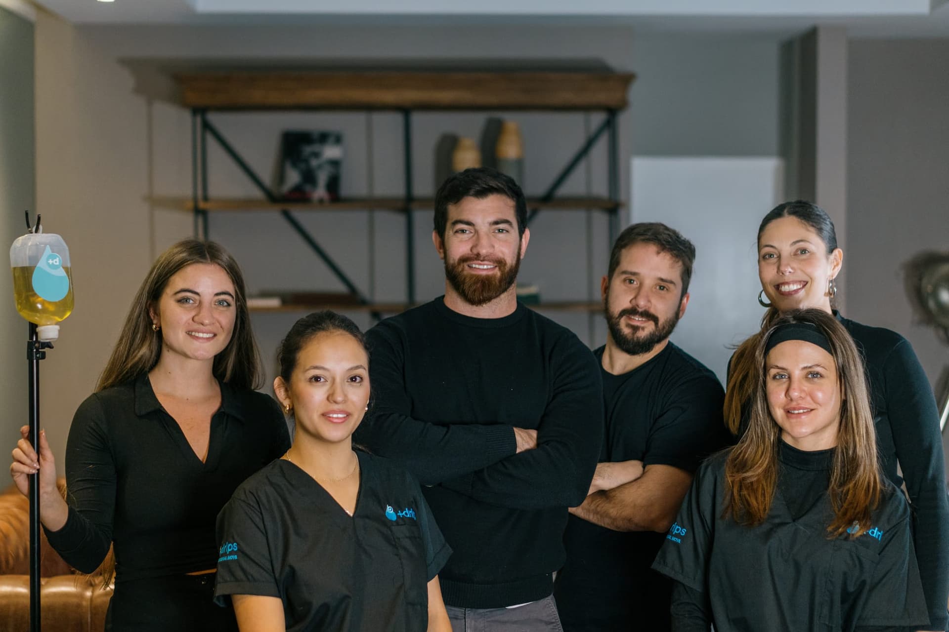 Equipo médico de Mas Drips en sesión clínica